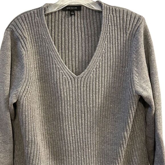 Ann Taylor Women's V-Neck Long Sleeve Gray Pullover Sweater Size L - Picture 2 of 9